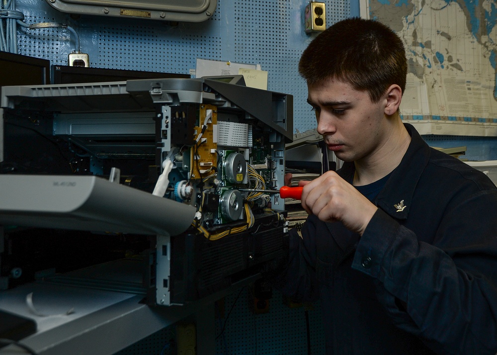 Dvids Images Uss Makin Island Sailor Conducts Maintenance Image