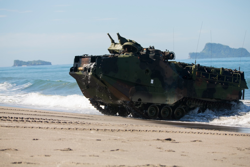 DVIDS Images Amphibious Beach Raid Image 11 Of 12