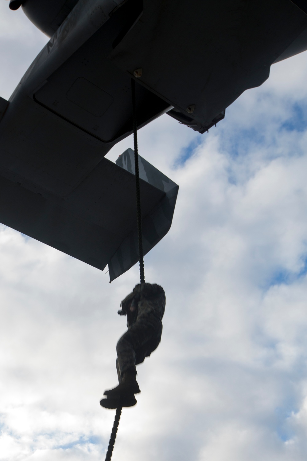 Dvids Images St Meu Marines Conduct Fast Rope Rappel Training