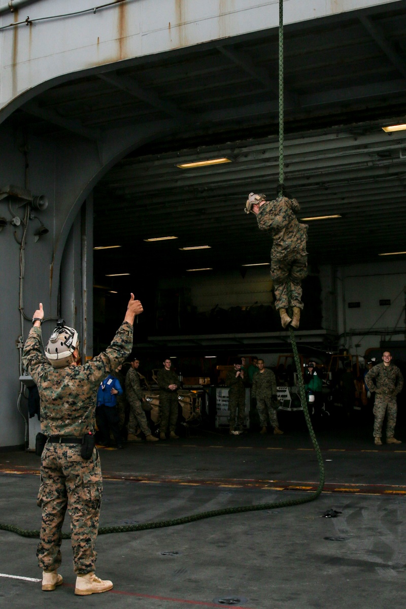 DVIDS Images 31st MEU Fast Ropes While Underway Image 3 Of 6