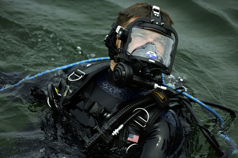 Dvids Images Coast Guard Divers Participate In Joint Exercise Black