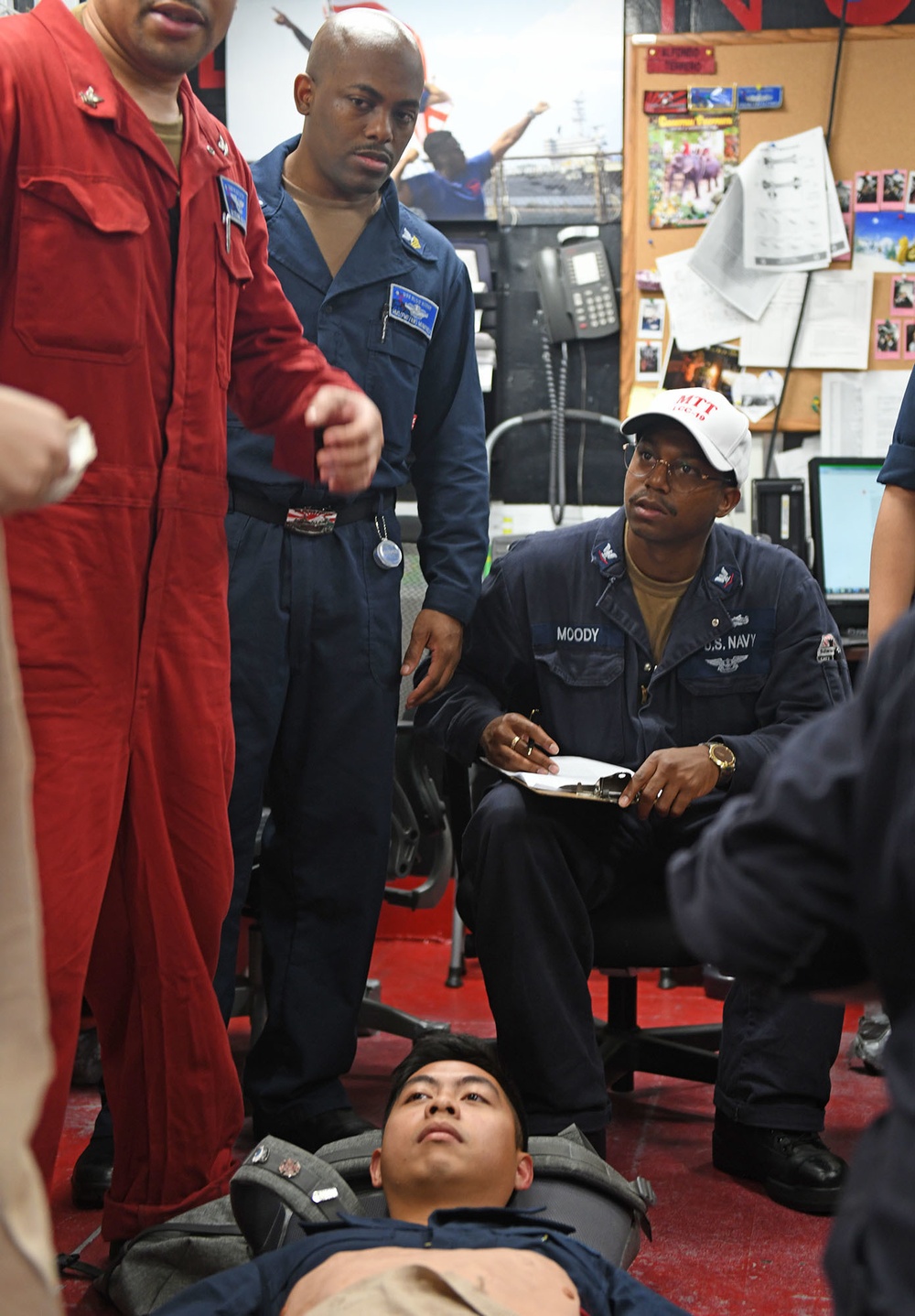 DVIDS Images USS Blue Ridge Conducts Medical Training Team Drills