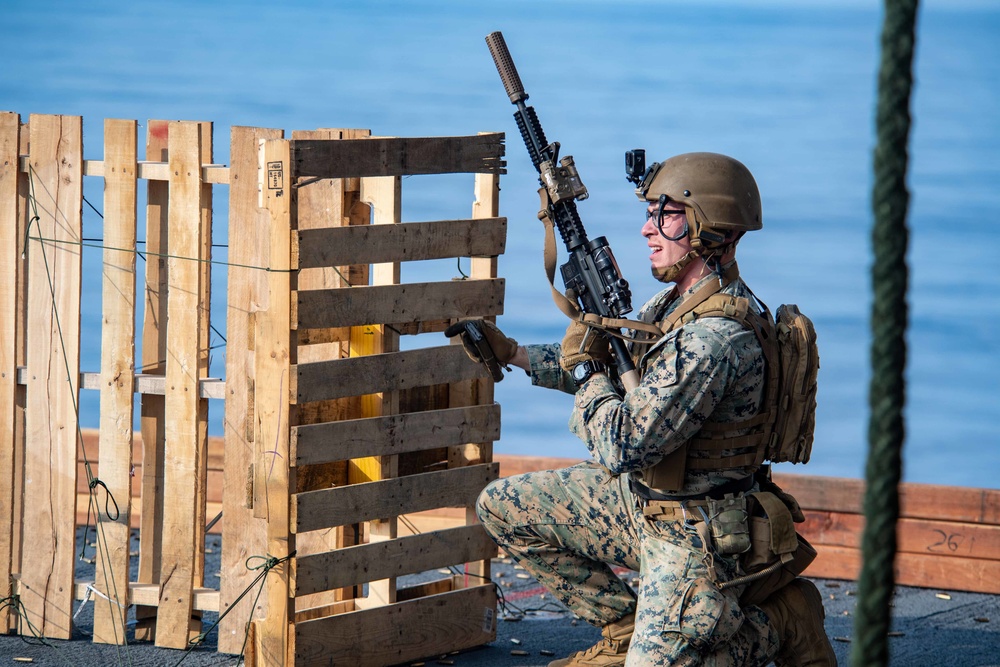 DVIDS Images 31st MEU Conducts Fast Rope Exercise Aboard USS