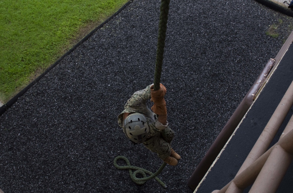 DVIDS Images Combined Fast Rope Training Image 1 Of 3