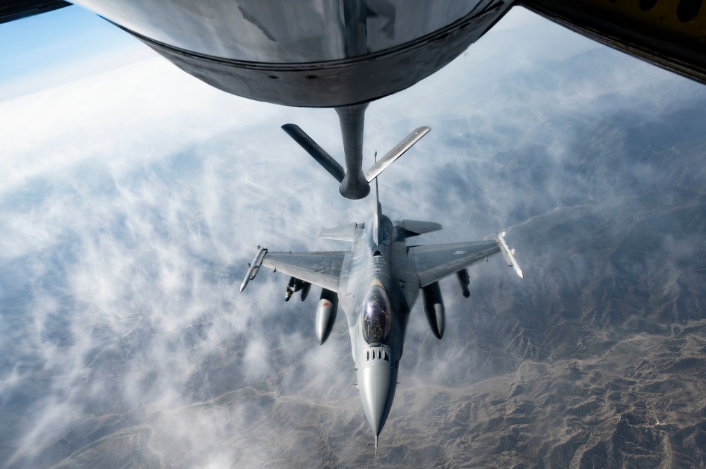 Dvids Images Th Ears Refuels Fighter Aircraft Supporting Resolute