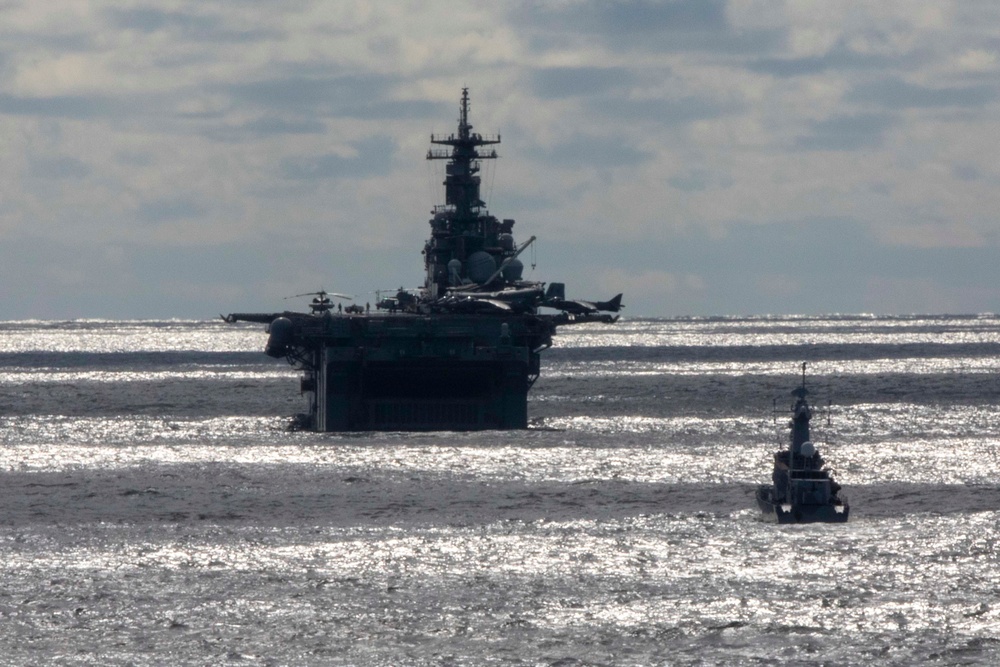 Dvids Images Kearsarge Amphibious Ready Group Conducts Maneuvering