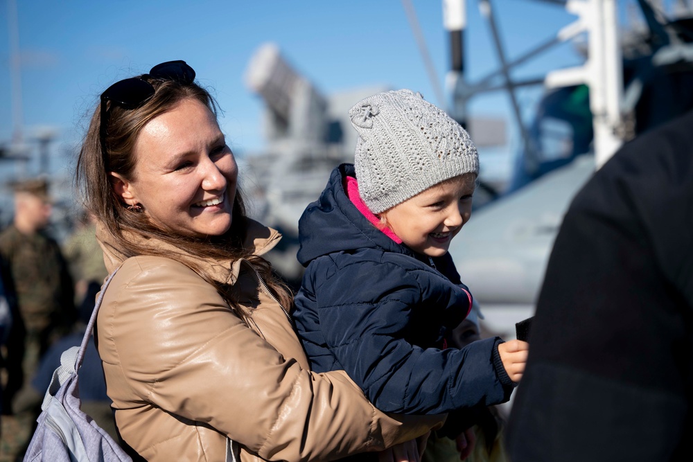 Dvids Images Ukrainian Families Visit Uss Kearsarge Image Of