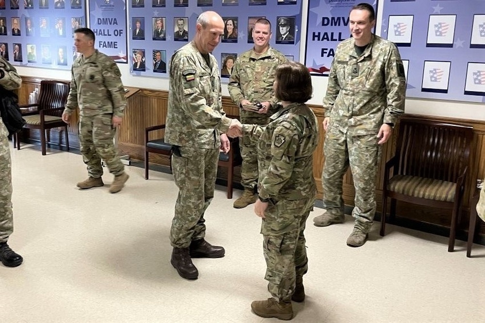 DVIDS News Lithuanian Land Force Commander Visits Pa