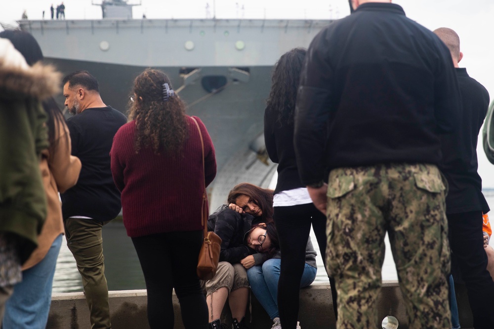 DVIDS Images USS Kearsarge Homecoming Image 4 Of 6