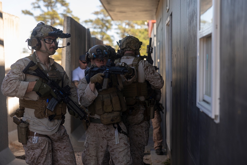 DVIDS Images 26th MEU Conducts An Integrated Raid Package Image 10