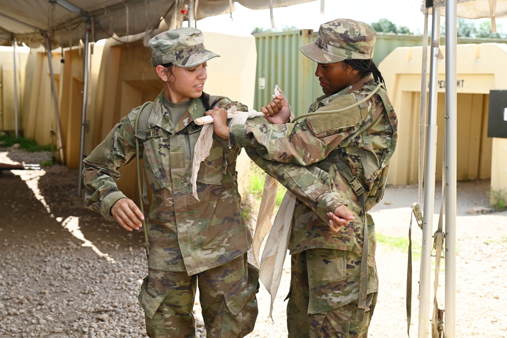 DVIDS Images MEDCoE Instructors Drill Sergeants Give San Antonio