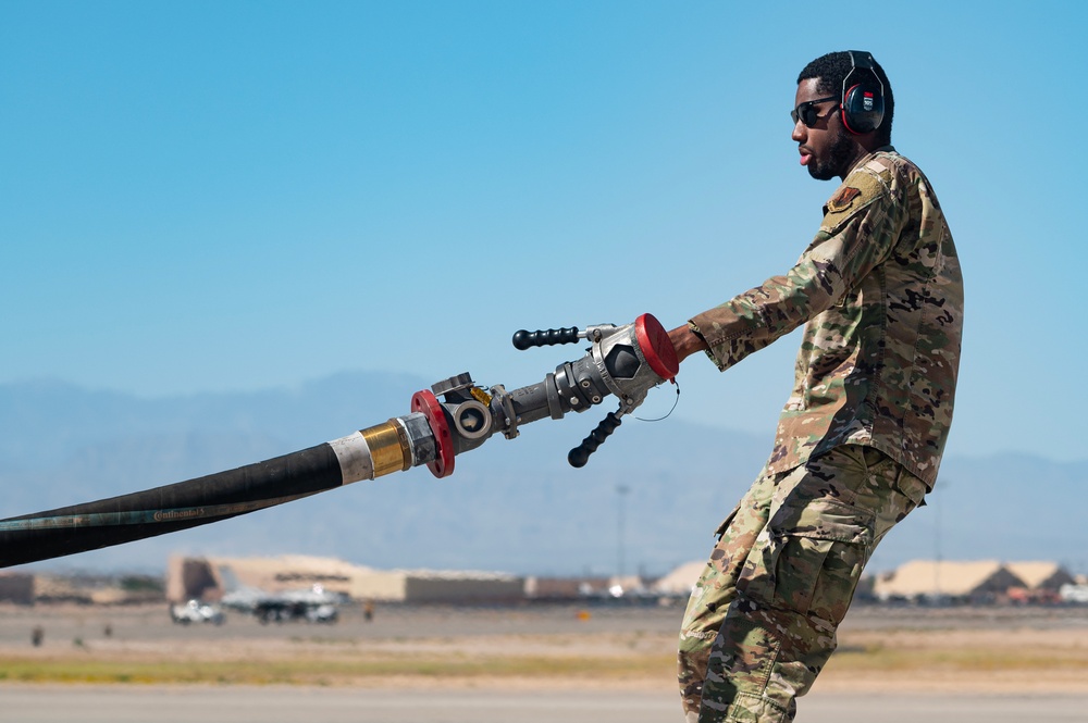 DVIDS Images Hot Pit Refueling Image 3 Of 8