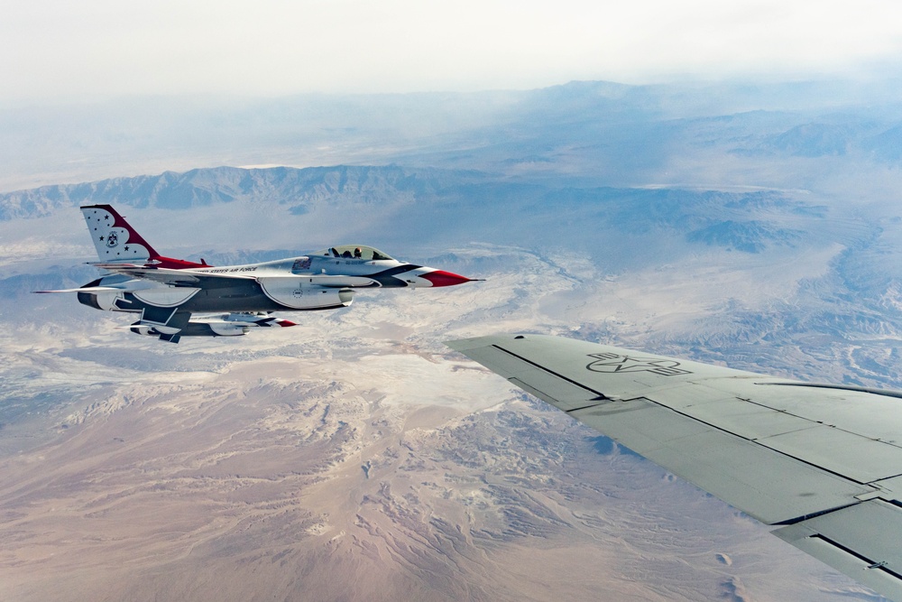 Dvids Images Thunderbird Conduct Aerial Refueling Training With