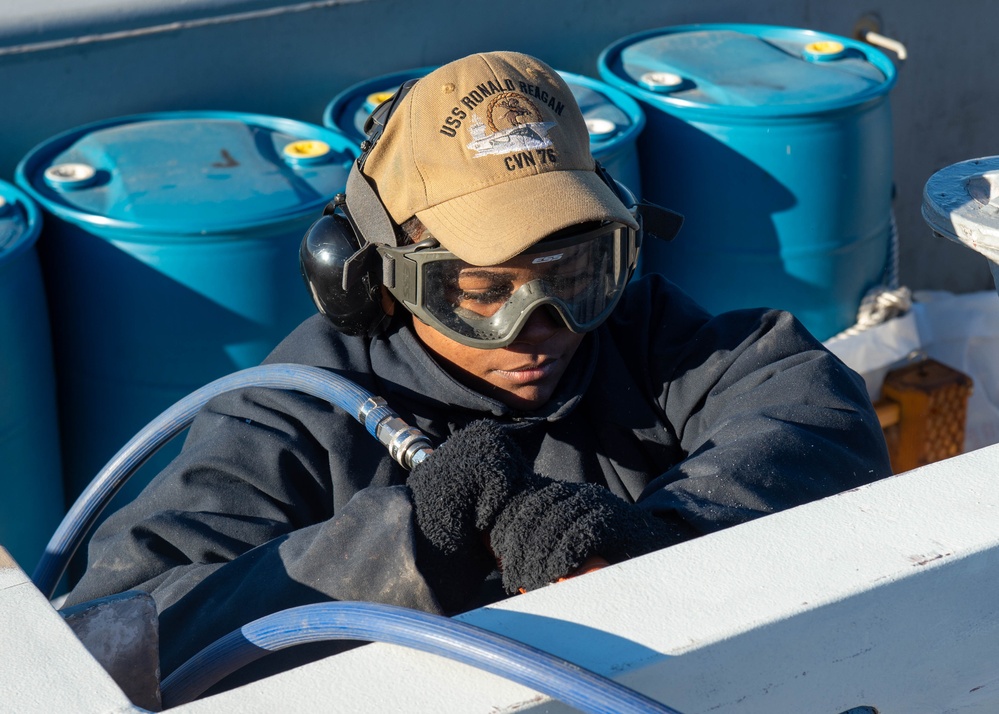 Dvids Images Uss Ronald Reagan Cvn Sailors Perform Maintenance