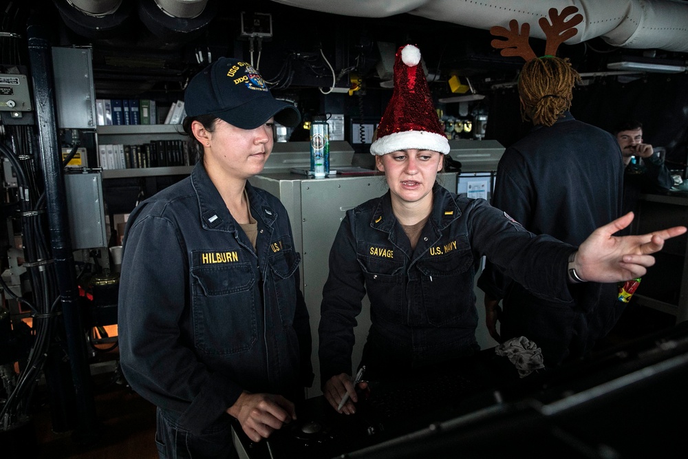 DVIDS Images Sterett Sailors Stand Watch On Christmas Day Image 4