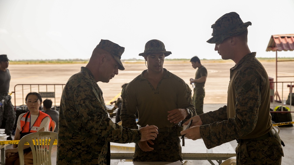 DVIDS Images 15th MEU CO Visits Marines At Exercise Cobra Gold