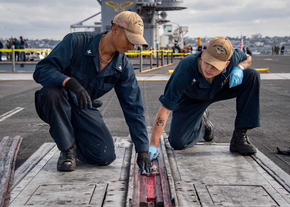 Dvids Images Sailors Perform Maintenance Aboard Uss Carl Vinson