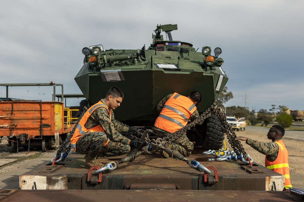 Dvids Images U S Marines With St Lar Bn Load Lavs For Exercise