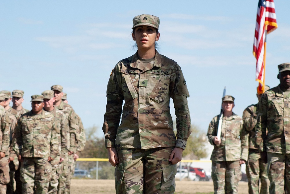 Army Reserve Soldier recites Soldier’s Creed during mobilization ceremony