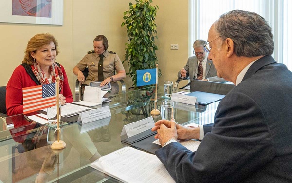 OPCW Director-General meets with the Director of the Defense Threat Reduction Agency of the United States of America