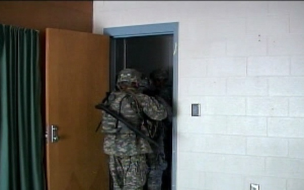 Brothers Train in Muscatatuck (Spanish)