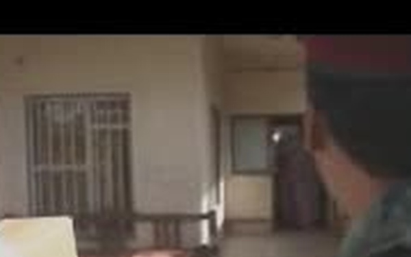 Iraqi Army Soldiers Distribute Halal Meals to Families