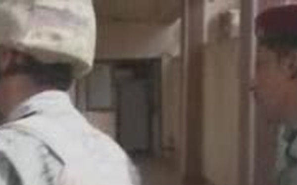 Iraqi Soldiers Distribute Meals to Families