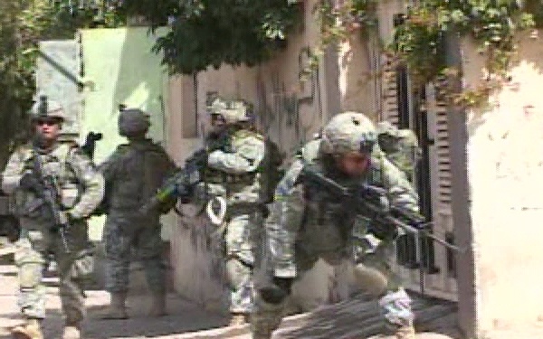 Dismounted Patrol Supports Iraqi Police Mission