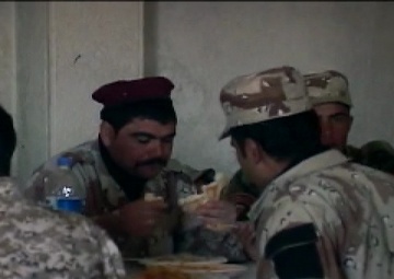 Iraqi Soldiers Eat Lunch