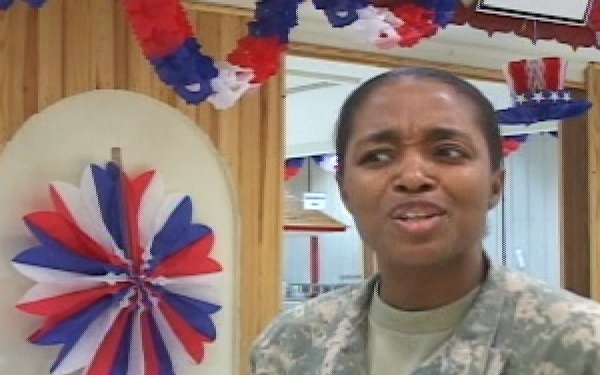 Pizza From Chicago Delivered to Soldiers in Iraq - Interviews