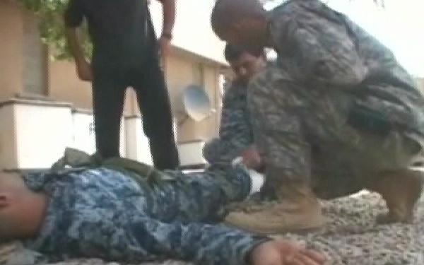 Paratrooper Medics Train Iraqi Police