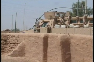 1st Battalion, 8th Cavalry Regiment Soldiers Conduct  Patrol in Kirkuk, Par