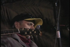 Aaron Tippin Performs for Troops