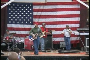Aaron Tippin Sings for Troops