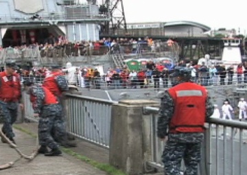 USS Bunker Hill and USS Sampson Sailors Enjoy Rose Festival