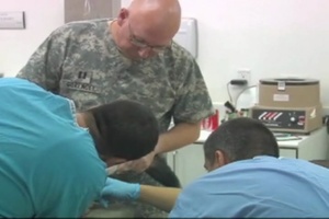 Vets Train Iraqi on Medical Care for Working Dogs