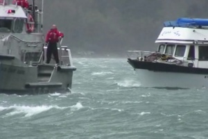 CG tows 20-foot fishing vessel