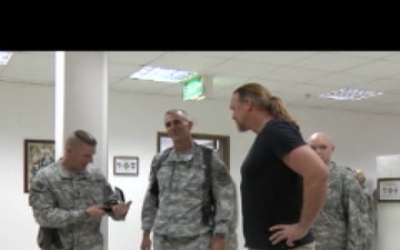 Trace Adkins Performs for Soldiers