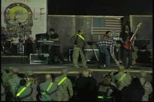 Smash Mouth Plays for Troops