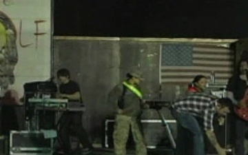 Smash Mouth Plays for Troops