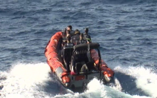 AHU-Kearsarge Hosts French Frigate Captain in Mediterranean