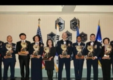 Spotlight Korea:  Maj. Gen. Robin Rand is Guess Speaker for Wolf Packs Award Banquet