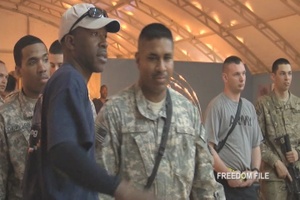Freedom File: Soldiers Enjoy USO Tour