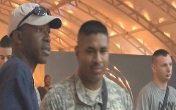 Freedom File: Soldiers Enjoy USO Tour