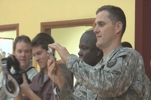 Soldiers Enjoy USO Tour - Package, Short