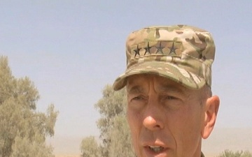 ISAF Commander Visits Pakistan Border