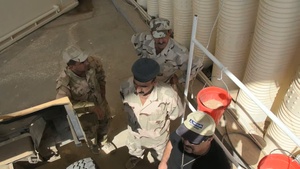 Iraqis learn Vehicle Maintenance