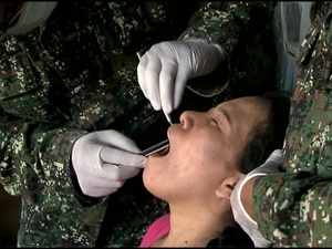 U.S. Service Members, AFP Provide DENCAP to Philippine Community
