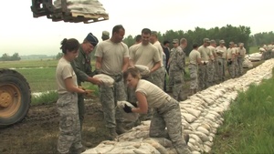 Guardsmen Reinforce Levee on Missouri River