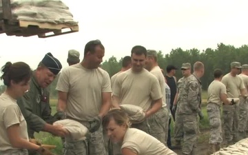 Guardsmen Reinforce Levee on Missouri River